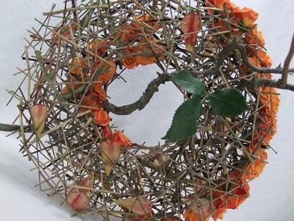 Roses nestles into the round shape. Roses nestles into the round shape.