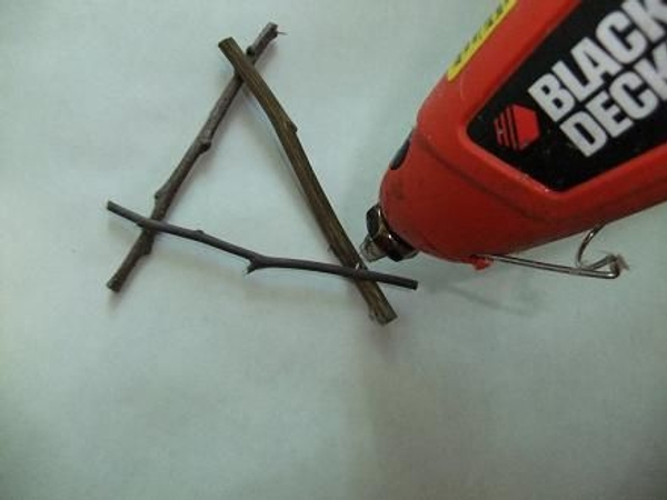 Snip all kinds of twigs and start to glue. Snip all kinds of twigs and start to glue.