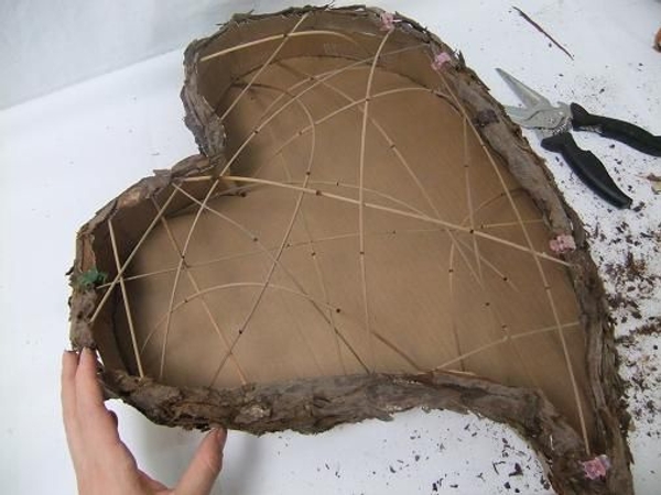 When the top frame is done set aside to dry. When the top frame is done set aside to dry.