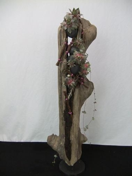 Floral Art demonstration design Too Hard. Floral Art demonstration design Too Hard.