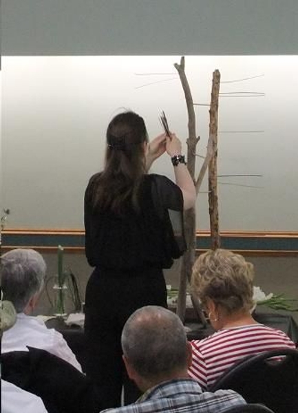 Press wire and Mikado Reeds to create horizontal supports. Press wire and Mikado Reeds to create horizontal supports.