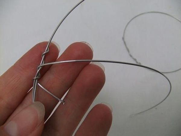Secure the wire by twisting it around the circle. Secure the wire by twisting it around the circle.
