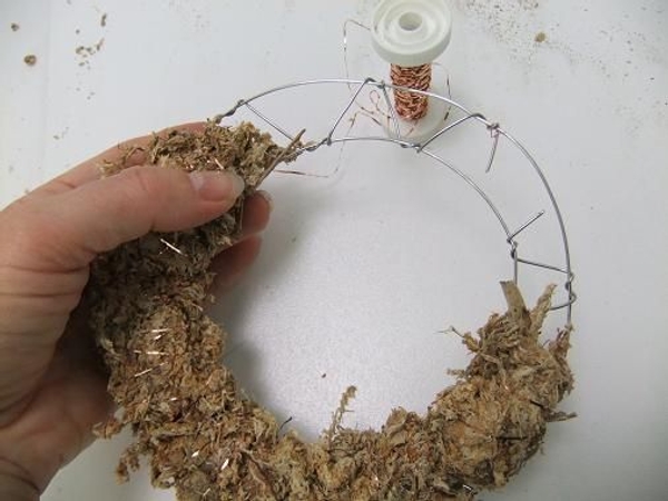 Wrap the copper wire around the frame. Wrap the copper wire around the frame.