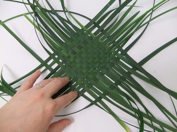Move the blades so that the weave pattern is in the middle of the grass. Move the blades so that the weave pattern is in the middle of the grass.