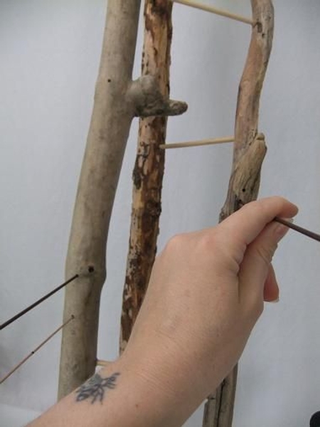 The brown wire will easily carry the heavier test tubes and plant material. The brown wire will easily carry the heavier test tubes and plant material.