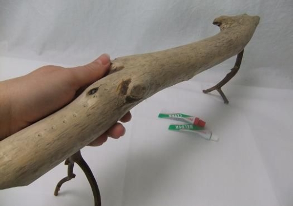 The fork in the willow twigs create a stable leg for the driftwood to stand on. The fork in the willow twigs create a stable leg for the driftwood to stand on.