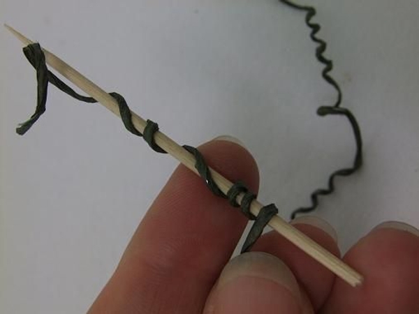 And wrap the rest of the wire around the skewer And wrap the rest of the wire around the skewer