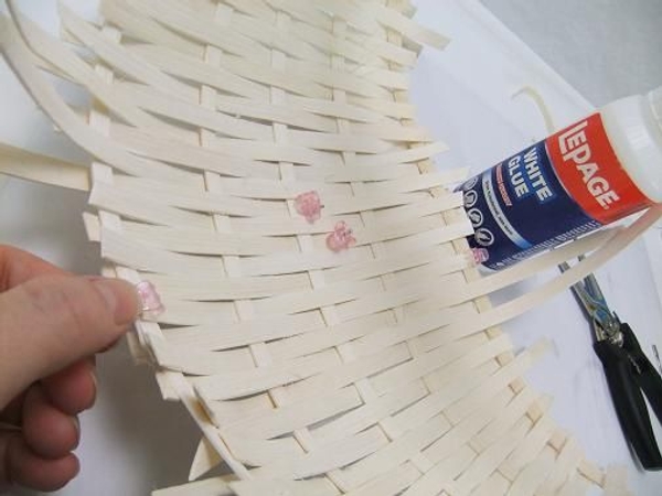Secure all the loose ends with glue Secure all the loose ends with glue