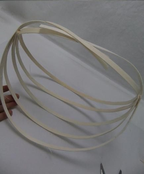 Stack the coils and glue the middle point of the handle. Stack the coils and glue the middle point of the handle.