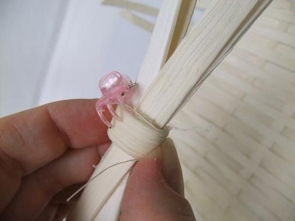 Wrap another wet coil around the handle. Wrap another wet coil around the handle.