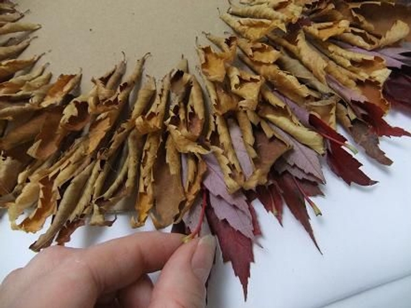 Add leaves all the way around. Add leaves all the way around.