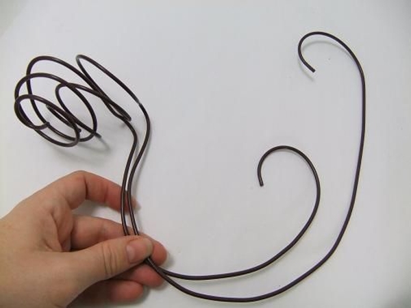 Match the another wire to the first and follow the curves Match the another wire to the first and follow the curves