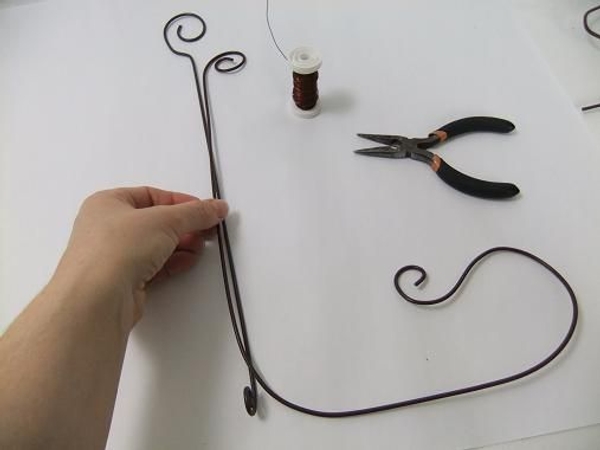 Match the curled wire to the long wire Match the curled wire to the long wire