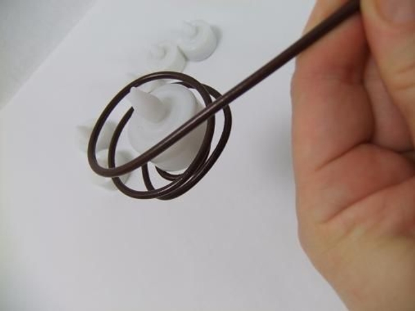 The candle should rest flat on the bottom spiral The candle should rest flat on the bottom spiral