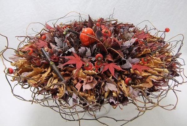 Weave in a collar of willow twigs. Weave in a collar of willow twigs.