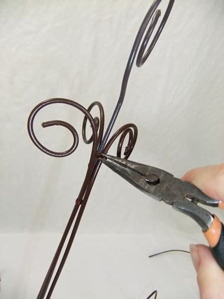 Wire in the third wire. Wire in the third wire.