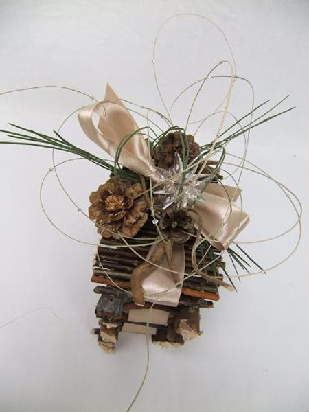 Wire a Tiny Twig Treasure Trunk for small Christmas gifts