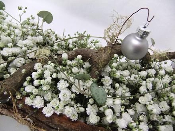 Wire to hang baubles from. Wire to hang baubles from.