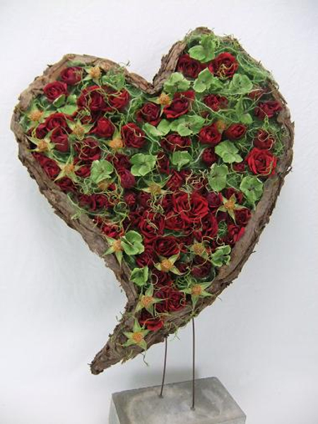 Bark covered cardboard heart Valentine's design.