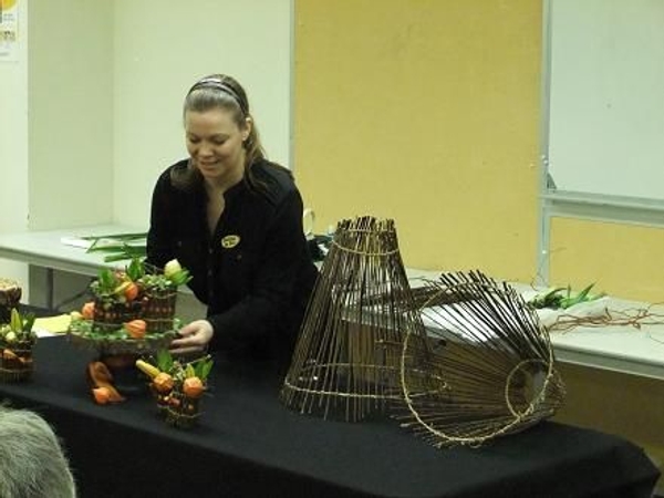 Floral craft cakes demonstration