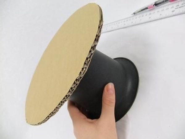 Glue the cardboard to the base Glue the cardboard to the base