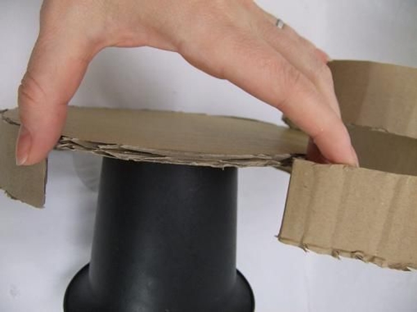 Glue the top of the strip to create a flat surface Glue the top of the strip to create a flat surface