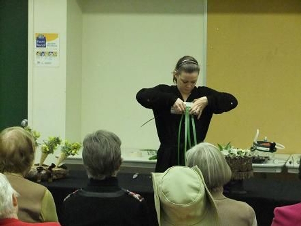How to do a plain weave with foliage. How to do a plain weave with foliage.