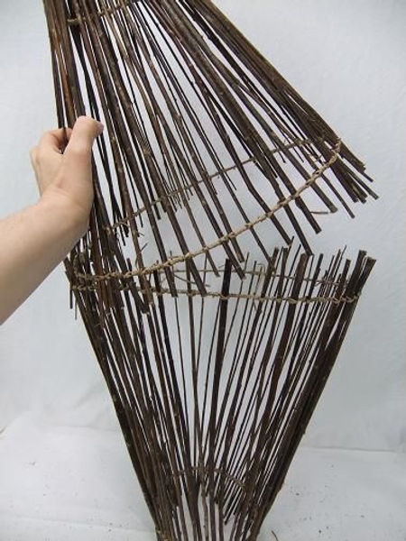 The two funnel shapes creates a secure armature The two funnel shapes creates a secure armature