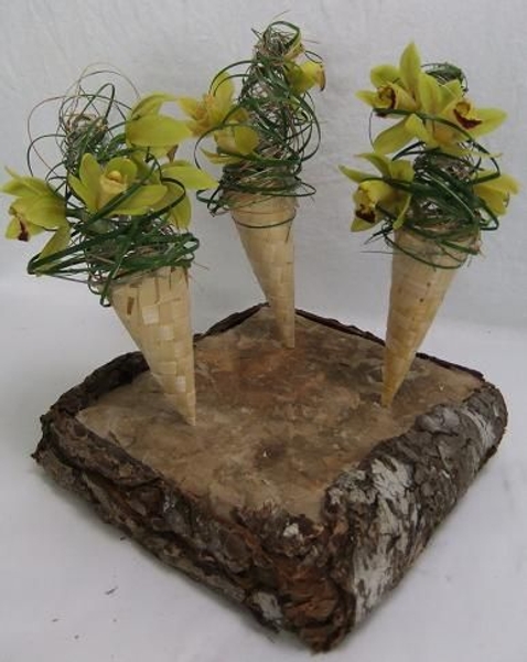 Weaving floral ice cream cones. Weaving floral ice cream cones.