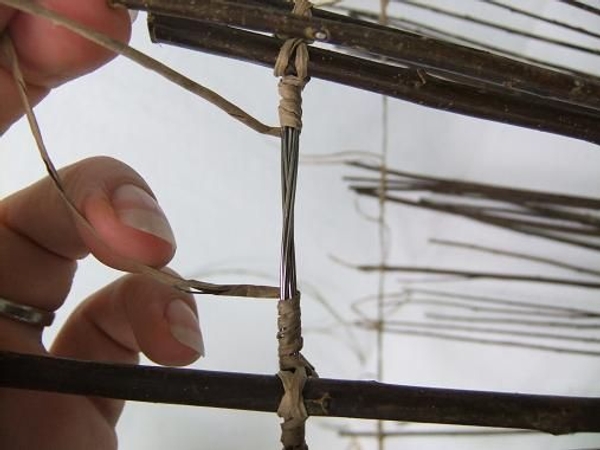 Wrap the paper wire a few times more than the first pattern Wrap the paper wire a few times more than the first pattern