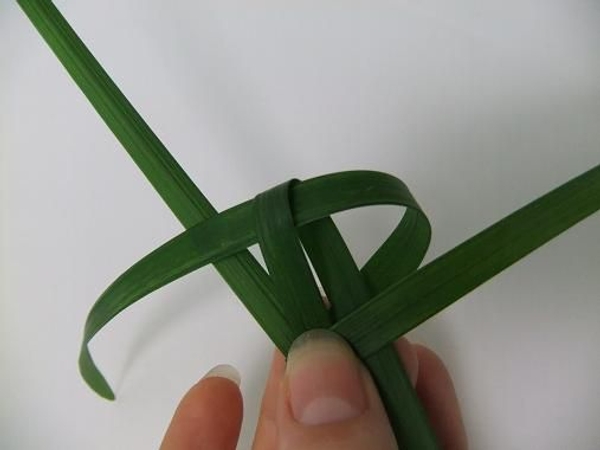 Fold the back leg of the horizontal blade over and press it through the loop Fold the back leg of the horizontal blade over and press it through the loop