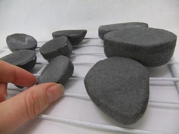 Rest the pebbles wax side up to set Rest the pebbles wax side up to set