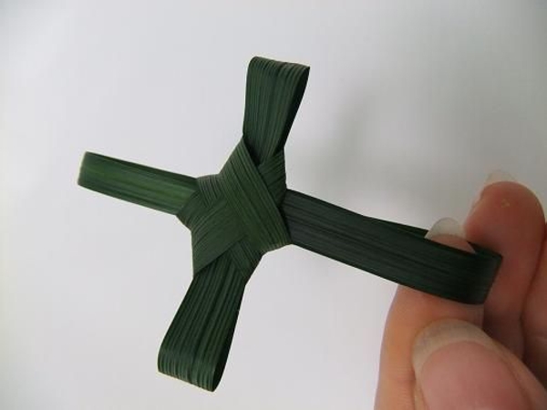 Fold a cross for Palm Sunday or Easter. Fold a cross for Palm Sunday or Easter.