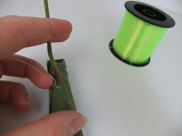 Tie the leaf. Tie the leaf.