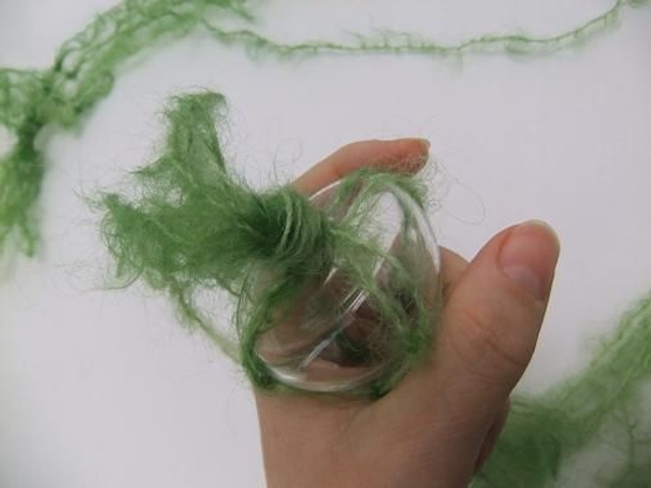 Adjust the knots so that the bottom knot is in the middle of the vase. Adjust the knots so that the bottom knot is in the middle of the vase.
