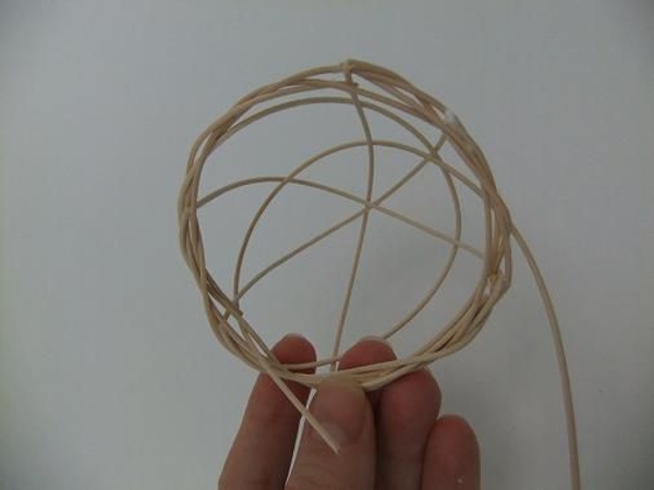 Weave and twirl the rattan in the bottom of the basket Weave and twirl the rattan in the bottom of the basket