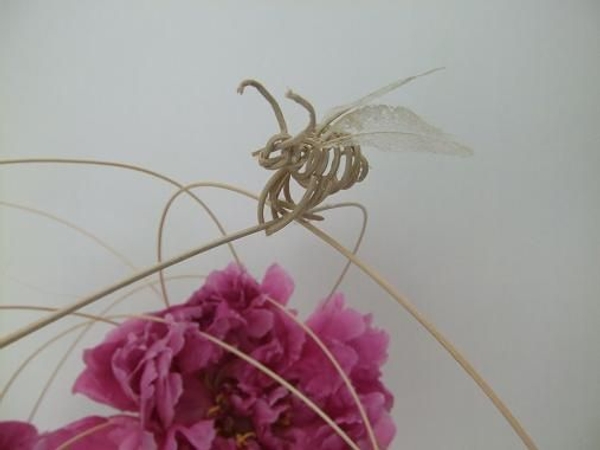 Spiral curl rattan bee Spiral curl rattan bee