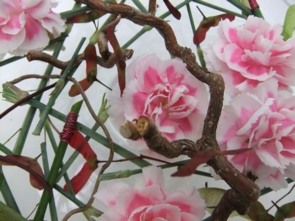 Cut the pink carnations very short Cut the pink carnations very short
