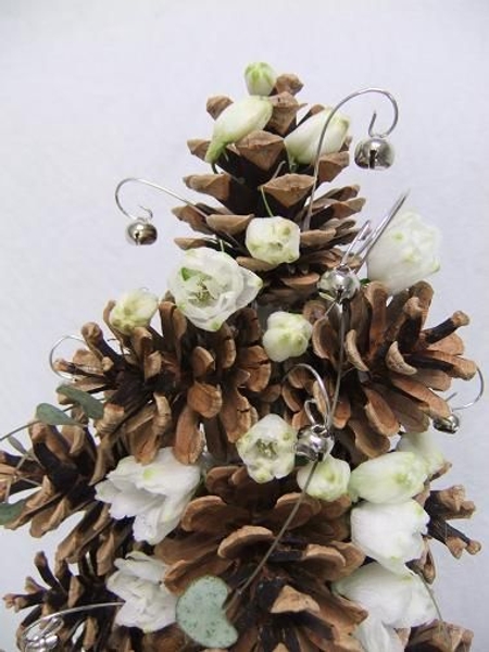 Dangling jingle bells Dangling jingle bells