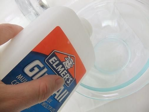 Pour wood glue into a shallow bowl