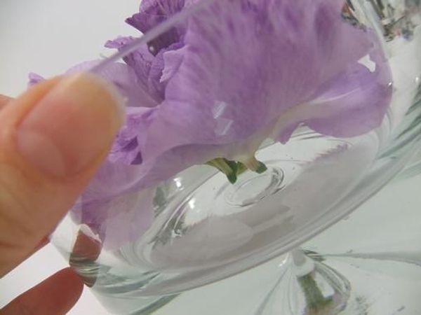 Making sure all the stems touch to bottom of the vase Making sure all the stems touch to bottom of the vase