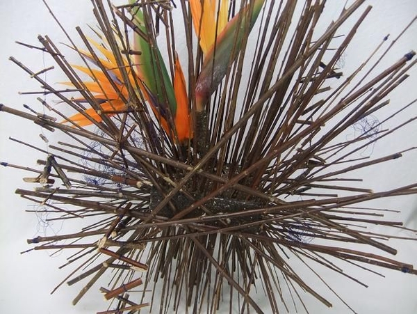 Add a twig garland. Add a twig garland.