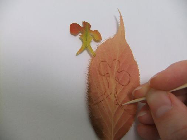 Extend the lobe on the thinner leaf before cutting it out