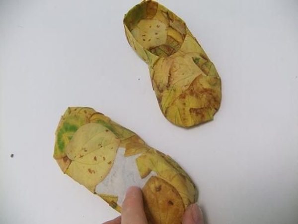 Flip the slipper over and cover the sole Flip the slipper over and cover the sole