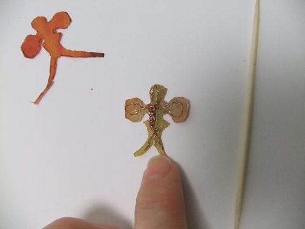 Glue the wire to the leaf Glue the wire to the leaf