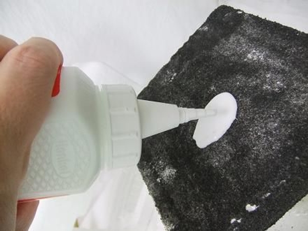 Pour out some more glue Pour out some more glue
