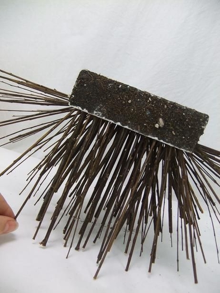 Remove the cardboard and add or adjust the twigs Remove the cardboard and add or adjust the twigs