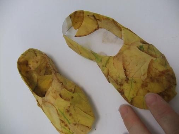 Smooth down the edges of the leaves to lie flat Smooth down the edges of the leaves to lie flat