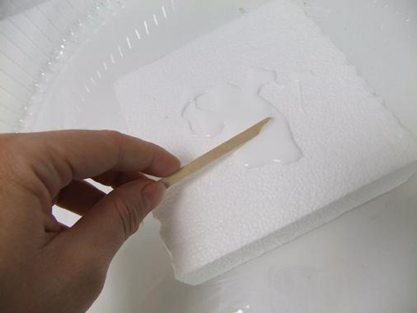 Spread the glue evenly on all four sides
