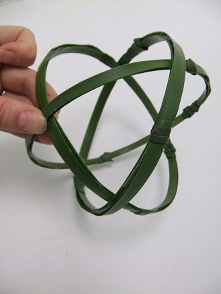 Add a few more knots and finish the design Add a few more knots and finish the design